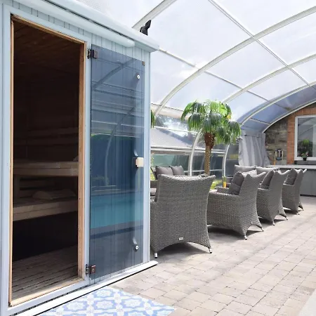 בית נופש Pleasant Holiday With Sauna And Jacuzzi In Courtil Gouvy
