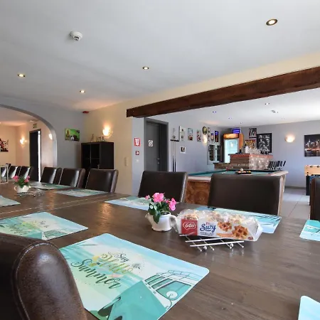בית נופש Pleasant Holiday With Sauna And Jacuzzi In Courtil *
